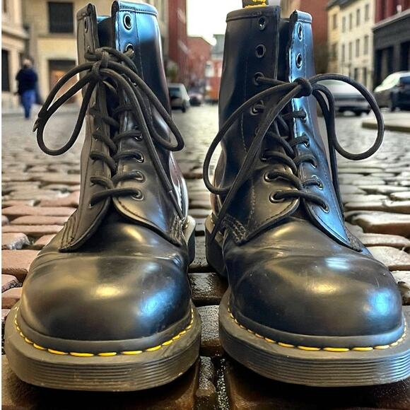Men's Size 10 DR. MARTENS 11822 Black Vegan Leather Combat Boots EUC - Picture 1 of 16